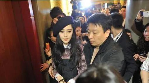 李威悼念许玮伦:穆晓光离婚、坐牢，这一切到底是不是为了范冰冰？
