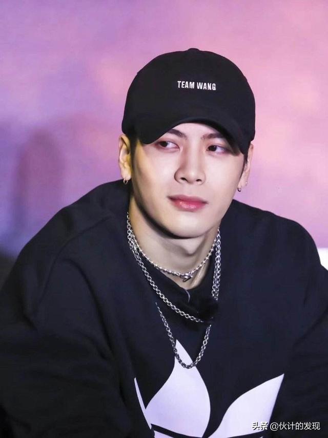 王嘉尔是谁:王嘉尔为什么不能翻跟斗？