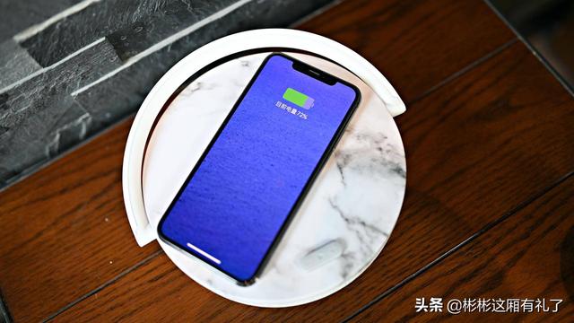 小彬彬前妻:家居展会上看到【EZVALO几光】，求问是个什么牌子？