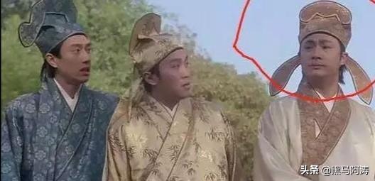 黄一山老婆:《唐伯虎点秋香》中，竟然隐藏着4位巨星，当年你看出来了么？