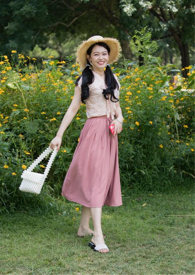 夏天你在街上遇到最美的女孩是什么样子得？