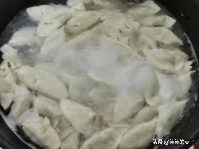 为了防止饺子粘皮:煮饺子不破皮的方法，您知道几种？饺子的风俗来历您知道吗？