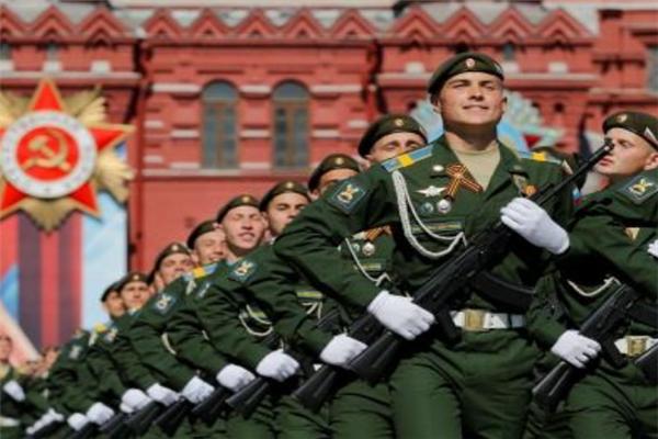 从在之前的1917年12月16日苏维埃政府已发布取消沙皇军衔制度起直至