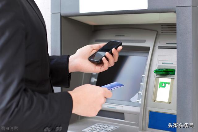 呑卡手电(自动取款机为什么会吞卡，怎么样再次自己拿到自己的银行卡？