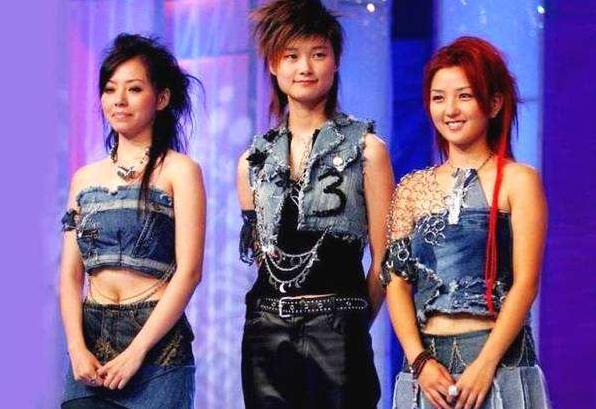 李宇春超女:曾经最受争议的超女李宇春曾轶可两人现状有何差异？
