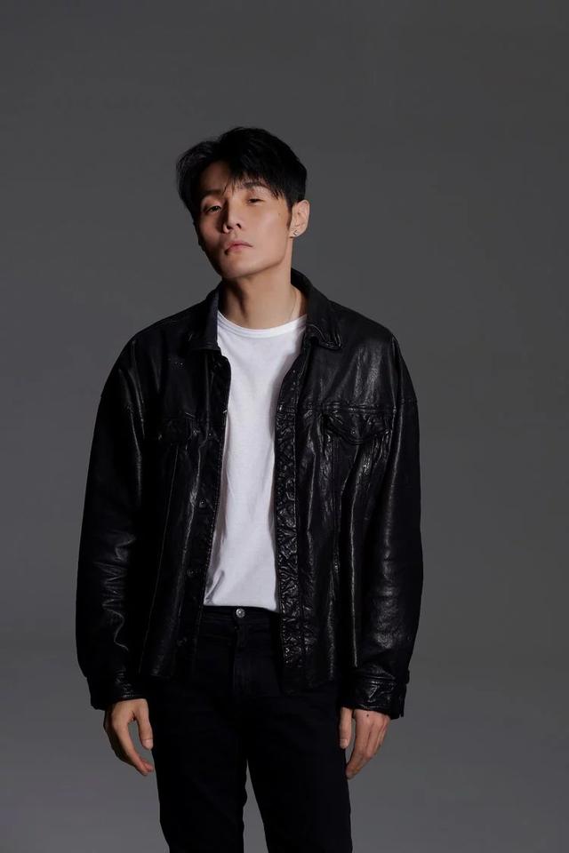 李荣浩想剧透被怼:如何评价李荣浩发博怼经纪公司，称一切需要流程，什么臭毛病？