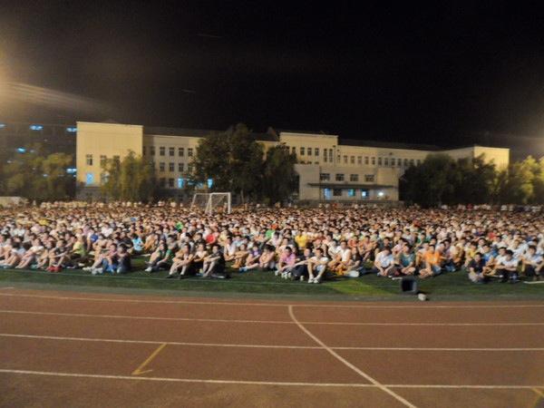 上大学一个月,问家里要3000过分吗？