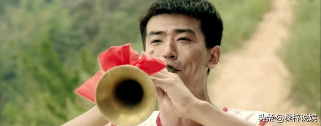 李岷城:电影《百鸟朝凤》焦三爷去世后天鸣吹的唢呐上为何绑着红布？