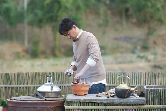 彭昱畅体重:彭昱畅和秦俊杰都饰演过真人版的龙马，谁更接近动漫版