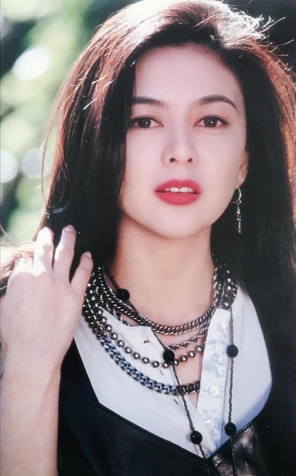 用四个字形容关之琳的美貌,你会想到什么 676767?为什么?