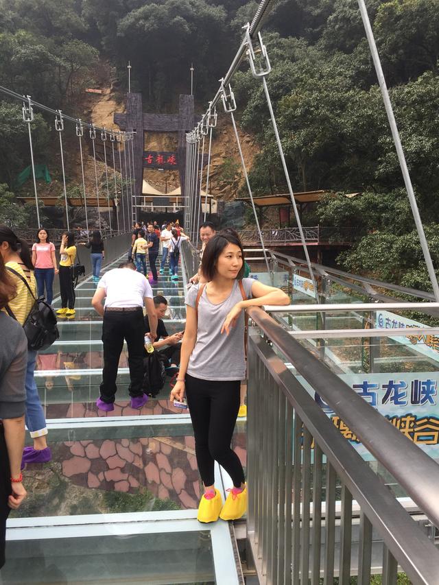 空中玻璃走廊:清远古龙峡拥有12项世界认证记录是么