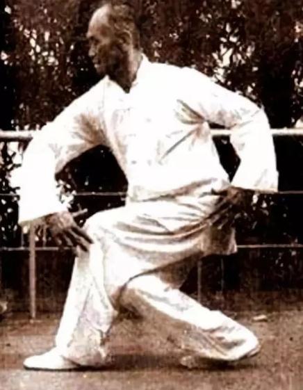 左右全凭盖势取是什么意思？