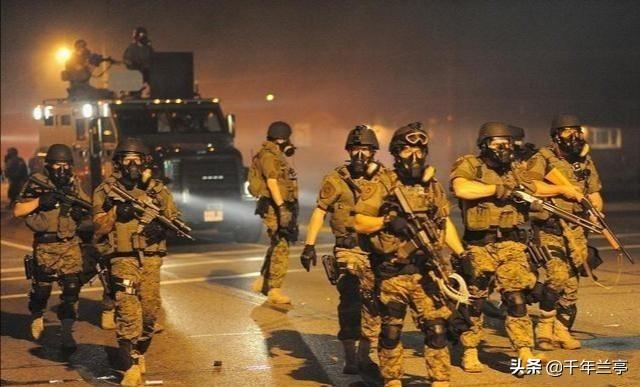 高尔夫球事件:美国死亡近10万人，特朗普为啥连续两天打高尔夫