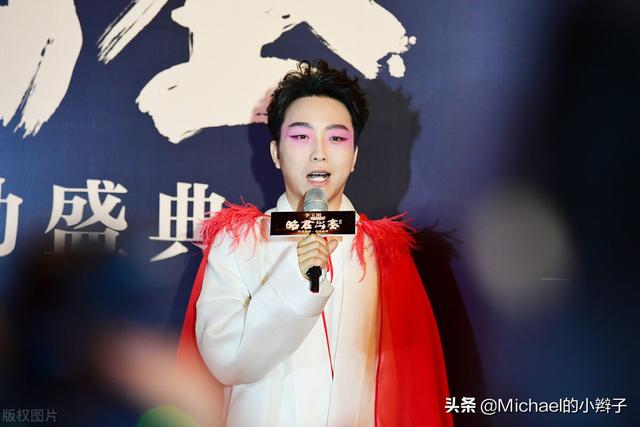 李玉刚是男是女:大家如何评论李玉刚的唱功
