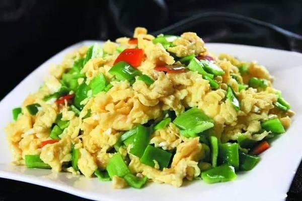 辣椒炒鸡蛋的家常做法，青椒炒蛋炒辣椒要放油吗？