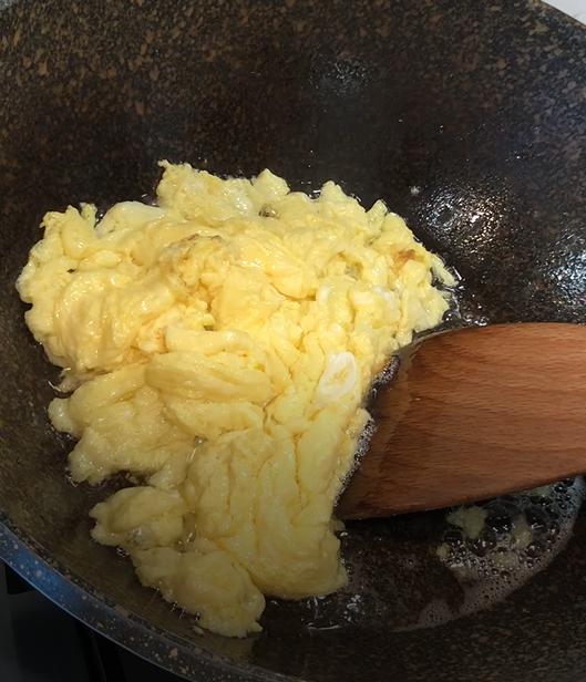 如何炒出一盘又嫩又香的炒鸡蛋