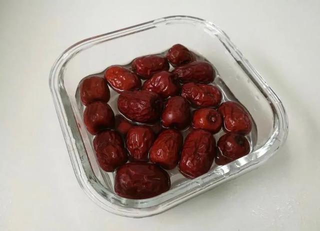 护肤心得,40岁用什么化妆品可以抗衰老？