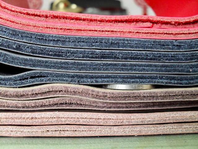 玉石真皮假皮怎么区分,在购买真皮皮衣时，如何识别皮衣真伪？