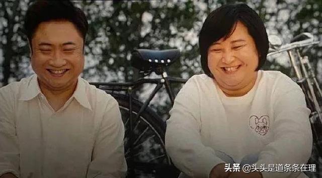贾玲的儿子老公是谁:为什么电影《你好，李焕英》中贾玲对父亲的形象轻描淡写？
