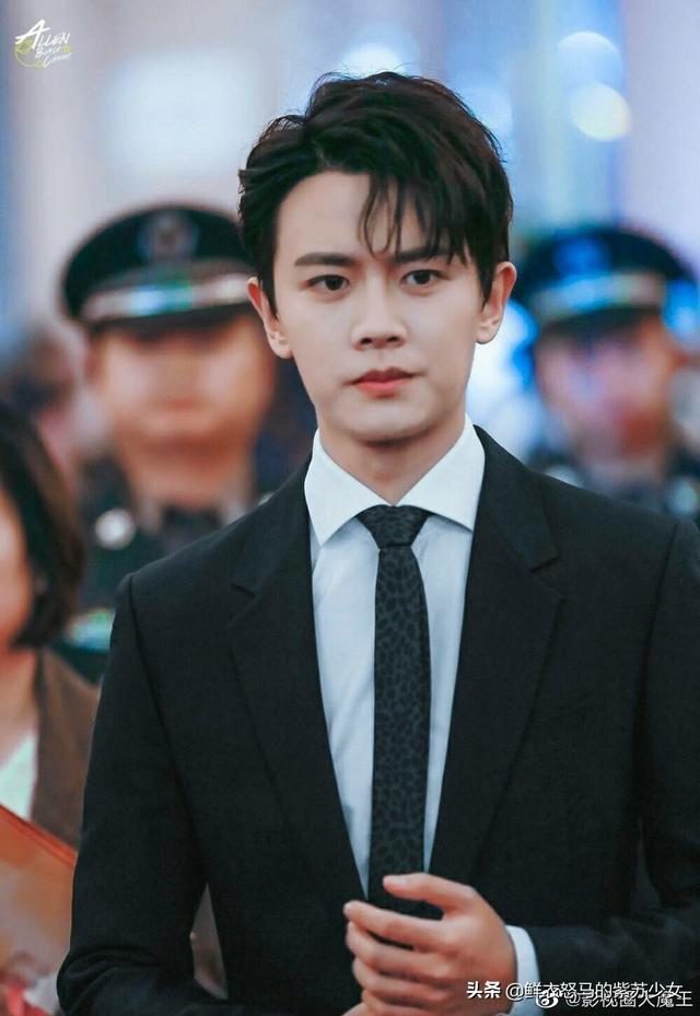 菱形脸适合什么发型男,男生什么样的脸型适合留刘海？