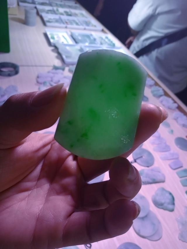 冰种 正冰 高冰 区别,翡翠冰种是还有细分吗，怎么分的？