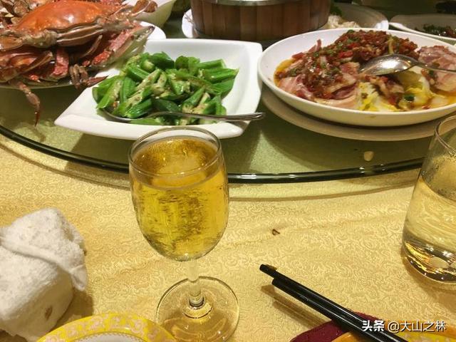 女主人请一对夫妻吃饭,应该坐哪个位置合适？酒桌文化有哪些？