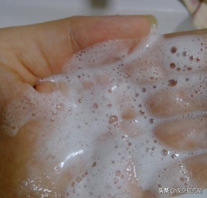 肉豆蔻酸洗面奶有害吗，哪些洗面奶其实是被“拉黑”了，连美容师都不用，因为容易长痘