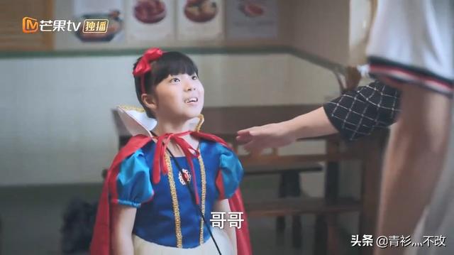 以家人之名谁和谁是一对:《以家人之名》凌霄与子秋的原生家庭谁更令人心疼？