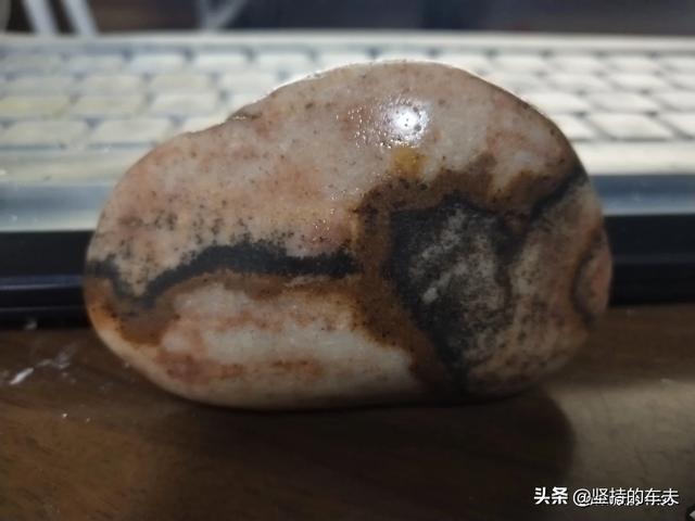 老婆怀孕了,我姓钱,请大家帮忙想两个好名字,不晓得是男娃还是女娃,一样一个,谢谢？
