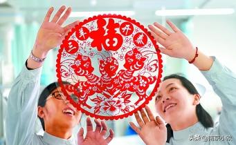 屠苏酒谁先喝:有些农村过年有饮“屠苏酒”的习俗，屠苏酒是什么？