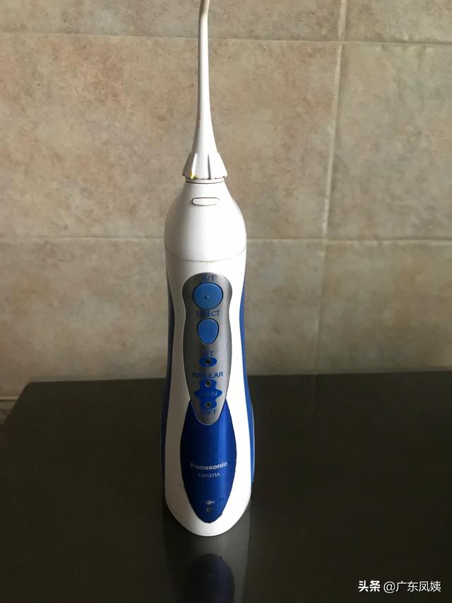 黄牙齿怎样才能变白？