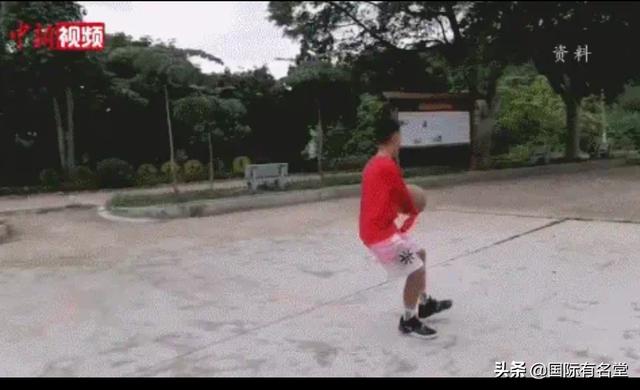 小狗被染成皮卡丘走红:“许可馨事件”跟“独臂篮球少年”不一样的家庭。区别大吗？