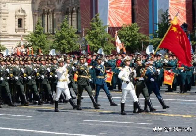 1941年苏联红场阅兵:红场阅兵后俄罗斯总统普金为什么竖起左手大拇指，有什么含义？ 1941年苏联红场阅兵图片