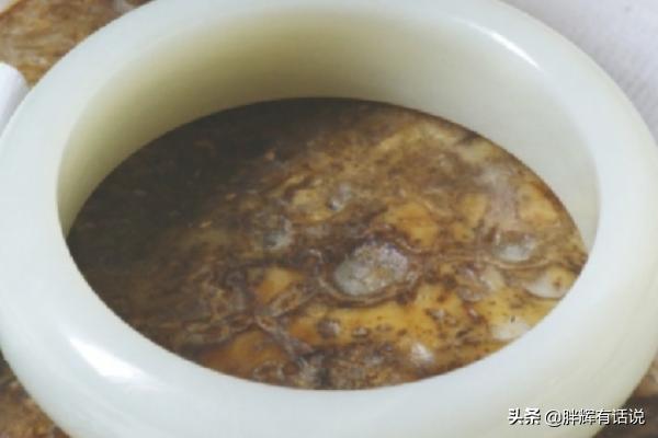 假玉手镯是什么材料做的,教你认识几种假和田玉手镯？