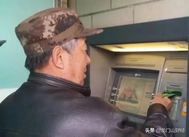 老人社保卡的退休金能在附近银行跨行无手续费取款，你怎么看？插图24