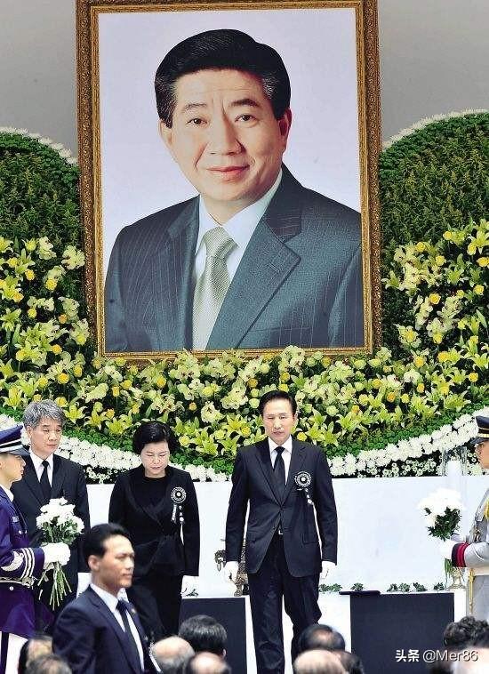 卢武铉作为最受韩国民众尊敬的总统,朴槿惠为何非得想整死他？