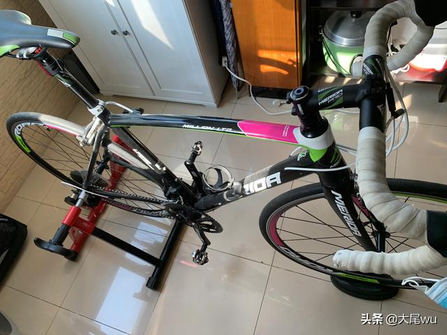 想入手一辆公路车预算3000～4500,以前骑山地想入公路坑,买二手的还是新的,可以推荐一下吗,碳的还是铝的？