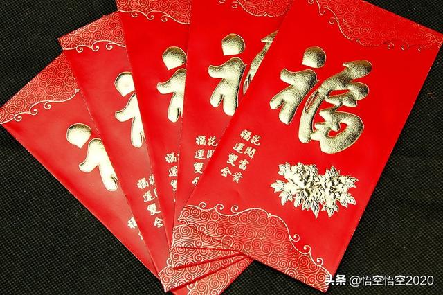 重庆小男孩:重庆12岁男孩，因压岁钱被母亲没收，含泪报警。该如何处理