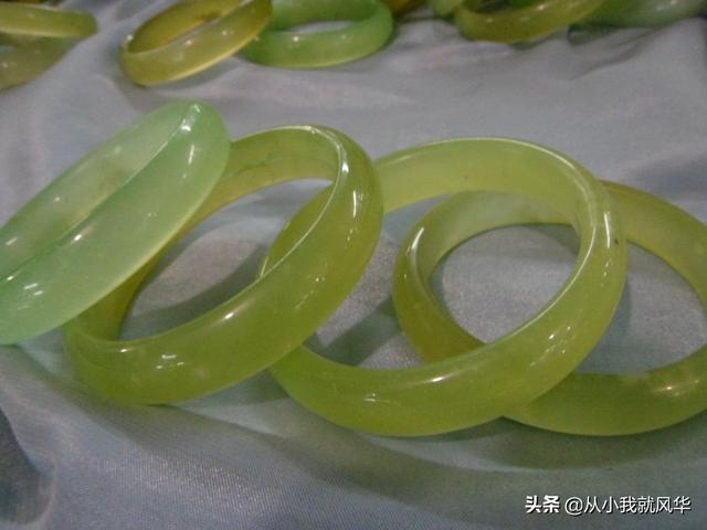 正品玉手镯价格及图片,为什么有些玉镯才卖一两百元？