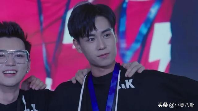 吴白艾情:《亲爱的，热爱的》吴白和艾情差多少岁，吴白最后追到艾情了吗？