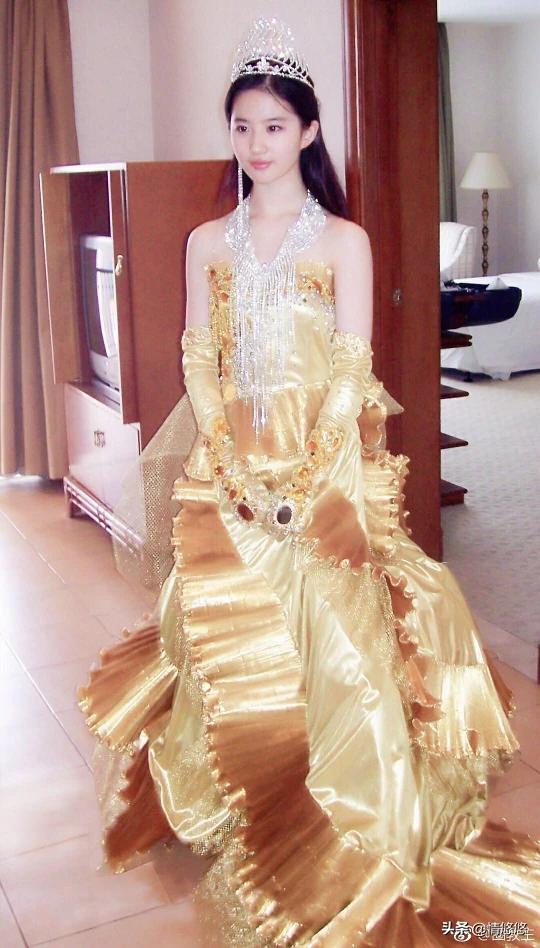 唐嫣参加金鹰节:历届金鹰女神，在你心中最美的是哪一位？美图为证？