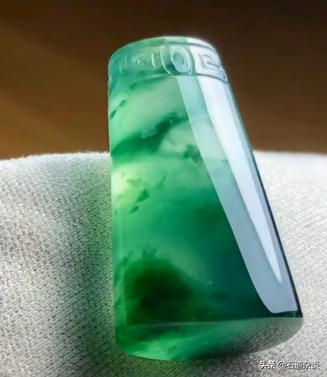 注色翡翠图片,为什么有人说老翡翠过不了国检？