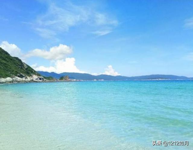 出去玩的<a href=https://maguai.com/list/256-0-0.html target=_blank class=infotextkey>朋友圈</a>文案简约:去海边玩的<a href=https://maguai.com/list/256-0-0.html target=_blank class=infotextkey>朋友圈</a>文案怎么写？