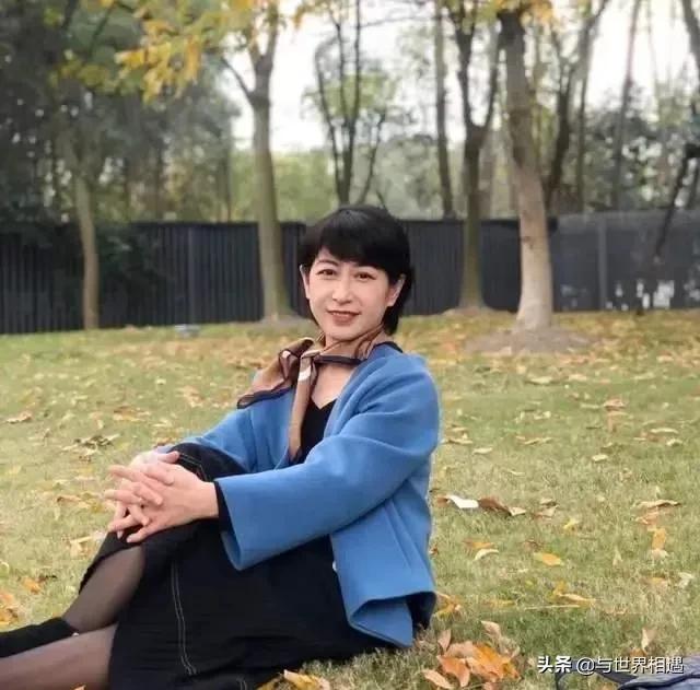 <a href=https://maguai.com/list/50-0-0.html target=_blank class=infotextkey>时尚</a>套装女潮气质:40岁 的女人如何穿搭才能时髦又精致？