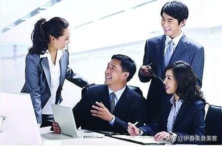 本人男24,办公室两个女的,一个30多,一个四十左右。一天天的感觉太难了,你们都是怎么相处的？