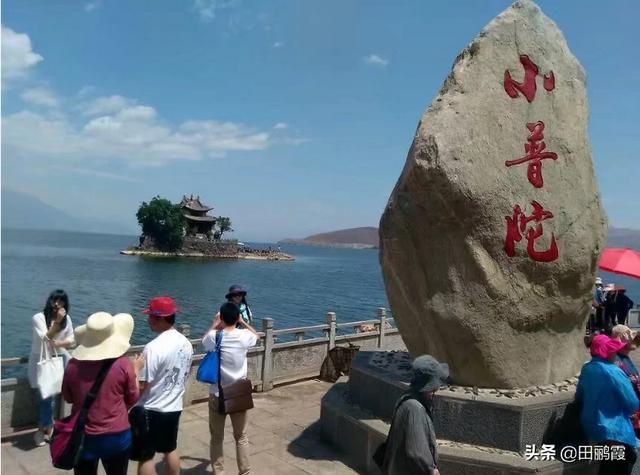 废弃的城堡:您去过哪些地方旅游敢晒出您拍的景观或个人照片吗