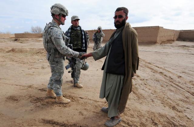 巴克特，阿富汗塔利班人身上背的布条到底是什么用处？