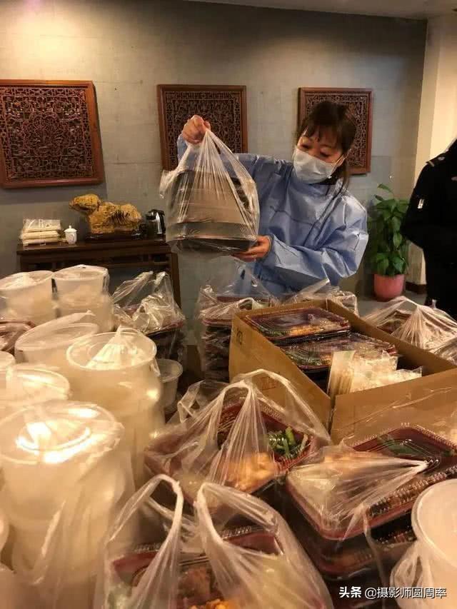南京烧狗朱萍:南京为了684名外国人提供桶装水服务，为什么惹怒了国人？