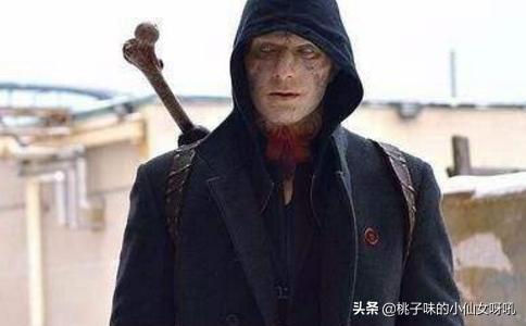 美剧血族:美剧《血族》片中，血祖的血为啥那么厉害，能让人起身回生？
