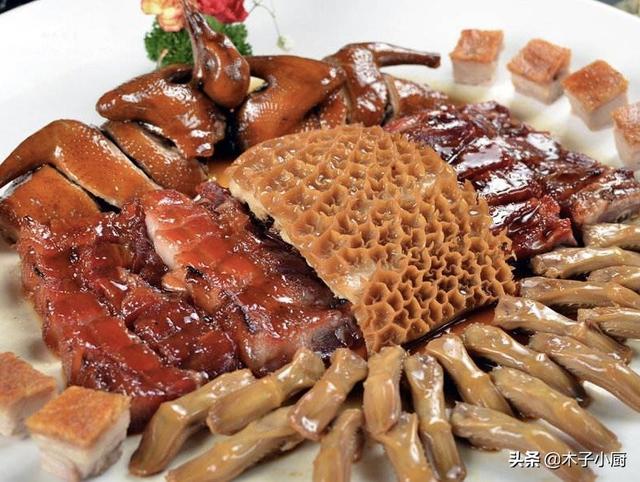红鬣蜥图片:制作卤水时为什么要加蛤蚧？有哪些作用？